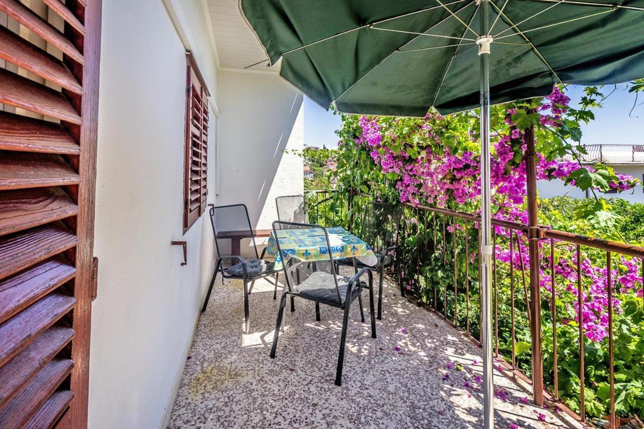 Zora Apartment Seget Vranjica Bagian luar foto