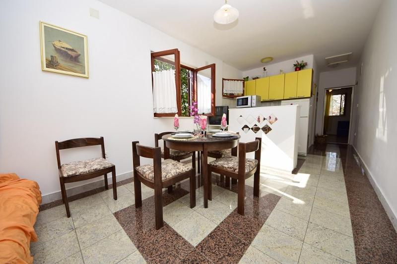 Zora Apartment Seget Vranjica Bagian luar foto