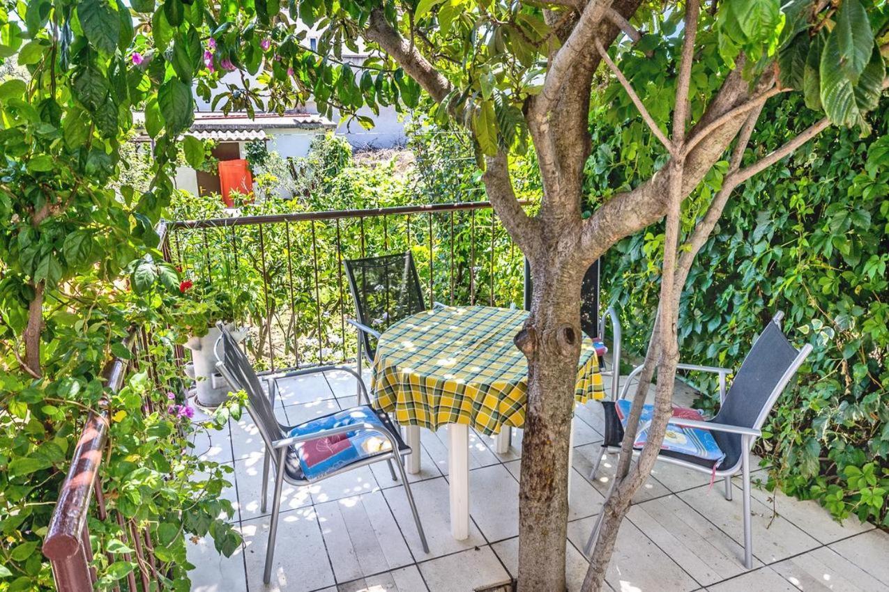 Zora Apartment Seget Vranjica Bagian luar foto